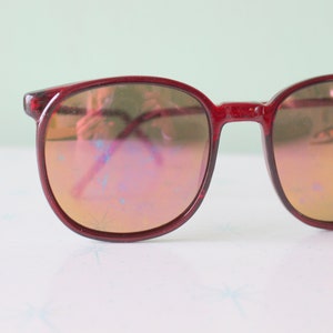 Gafas de sol espejadas de los años 80: gafas hipster retro, nuevas y antiguas