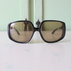1980s Vintage Square Lens Sunglasses: Retro Unisex Eyewear