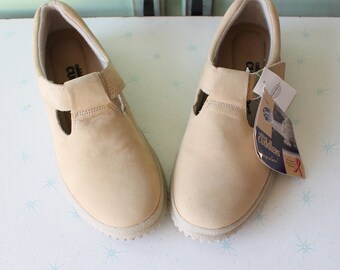 Vintage Leather Oxfords: Women's Size 8 Cobbie Cuddlers, Tan Beige Loafers