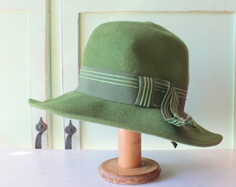 Dark Olive Green 1960s Vintage Hat With A Wide Turned Up Brim With Scallops Sm Vintage | Accessories | Dark Olive Green 96s Vintage Hat  main image 4