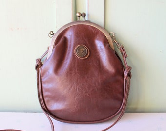 Vintage Made in Taiwan ROC 1970s DesignerHandbag.....capezio. brown. clutch. 1970s purse. hipster. retro. mod. autumn. fall. shoulder purse
