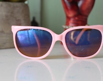 Vintage PINK Mod Taiwan ROC 1970s 1980s Sunglasses.retro. colorful shades. hipster. gold. shades. indie. chic. pink. boho. deadstock.