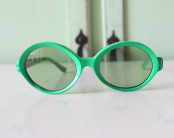 1970s Mod Sunglasses: Lime Green Big Lens, Deadstock