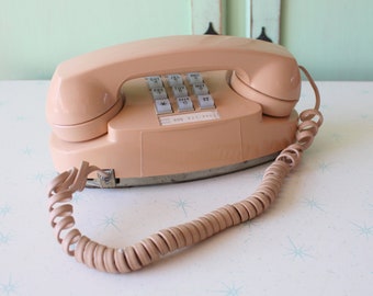 Teléfono rotatorio beige vintage: decoración retro de los años 70