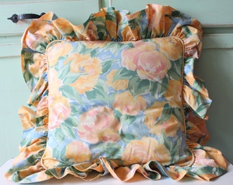 Almofada decorativa floral vintage dos anos 80: acabamento com babados Shabby Chic