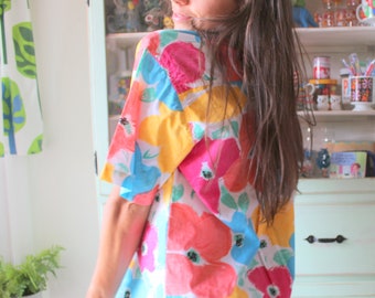 1980s FLORAL Blouse....size large womens...top. 80s clothing. summer. colorful. hipster. costume. hippie. boho. rainbow. hawaiian. rainbow