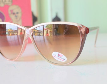 Oversized Sunglasses: 90s Cream Jackie O Style