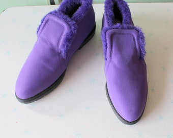 1980s Winter PURPLE BOOTS...size 8 womens....ankle boots. rad boots. costume. hipster. boho. purple boots. retro. winter boots. goth. rocker