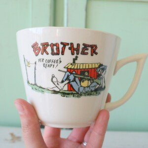 CANECA IRMÃO NÚMERO 1...caneca retrô. caneca de café. kitsch. culinária. bebida. servir. utensílios domésticos retrô. presente para ele. presente para ela. seu café está pronto