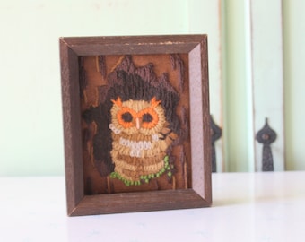 Adorno de pared de búho kitsch: decoración artística de madera de los años 70