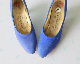 Zapatos de tacón de piel azul Bruno Magli, talla 5, hechos en Italia.