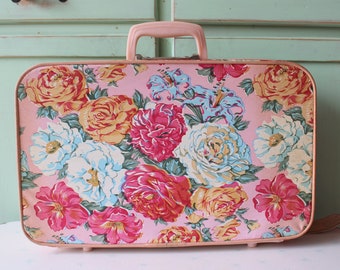 Vtg Mod Floral VINTAGE SUITCASE Luggage Bag..retro. pink luggage. 1960s 1970s. mod. twiggy. groovy. fashion. rose print. flower luggage. 60s