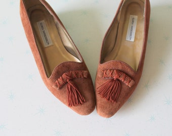 Zapatos de tacón de ante con borlas Gloria Vanderbilt, años 80 (talla 8)
