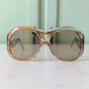 Vintage 1970s Groovy Sunglasses: Unisex Retro Costume Eyewear