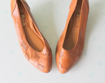 Vintage BOHO LOAFERS Heels...size 6 womens.... shoes. boho. hippie. hipster. . designer vintage. brown. 80s. nautical. retro