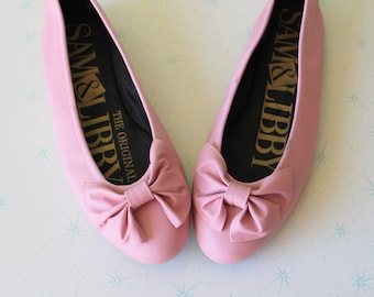 Vintage Pink Sam and Libby 1980s Flats....size 8.5 womens. leather. shoes. bow. costume. hippie. 80s flats. retro. vintage flats. wedding