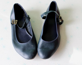 1960s Navy Blue LEATHER Tic Tac Toe Ballerina Shoes.....size 5.5 womens....mod. tictactoes. 1960s. dance. retro. dancing. ballet. mary janes