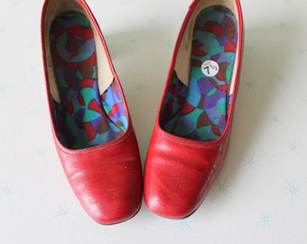 Vintage 1960s Red Leather Heels - Groovy Party Pumps, Size 7.5