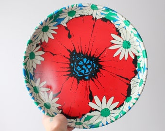 Bandeja floral vintage de los años 70: decoración con un toque floral rojo y moderno