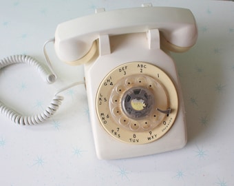 Teléfono de disco vintage blanco crema: decoración retro de los años 60 y 70 (tal cual)