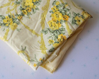 1970s Floral King Flat Sheet: Yellow Rose Print Bedding