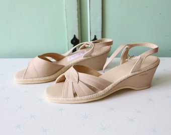 Vintage Hush Puppies-hakken uit de jaren 60: lichtbruine peeptoe-slingbacks, maat 9