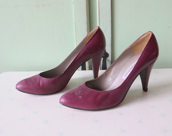 Vintage PURPLE LEATHER Hipoppotamus Designer Heels..size 8.5 womens..stiletto. shoes. pumps. heels. classic. mod. high heels. costume. glam