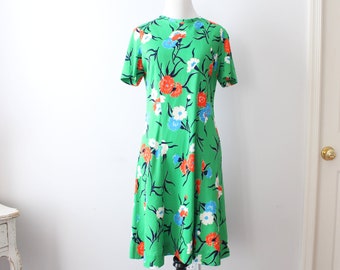 MOD 1970s Vintage Hawaiian FLORAL Colorful Day Dress....small. medium. mod. retro. classic. 1960s dress. 1970s dress. twiggy. groovy. flower