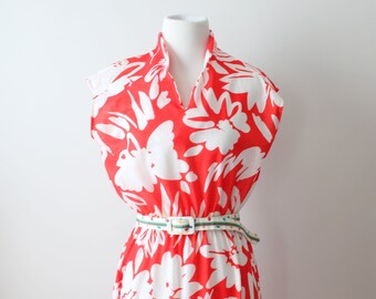 1980s Red Floral V-Neck Dress: Mod Retro Style, Size Small