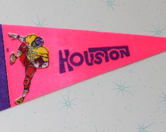 NOS 1960s Vintage HOUSTON Pennant Flag..university. college. retro. state. vintage pennant. home decor. football. sports pennant. NFL