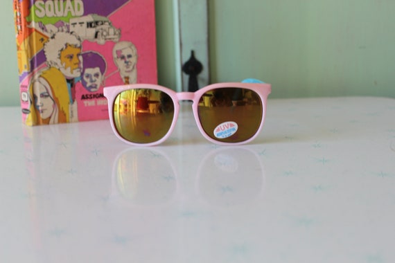 Vintage MOD GIRL Pink Sunglasses....rare. womens … - image 2