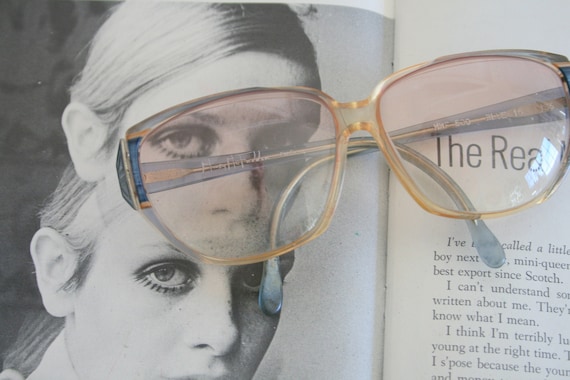 1970s TWIGGY OVERSIZED Glasses.....round lens. ret