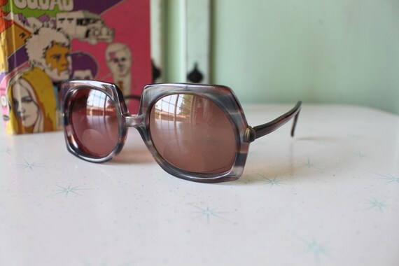 1970s TWIGGY MOD Sunglasses..... rare. twiggy. wo… - image 4