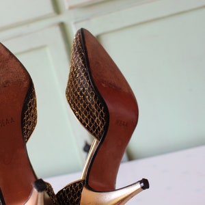 1980s GOLD GLAM Fancy Heels.....size 8.5 womens.....pumps. designer. retro. fancy. classic. 1980s. shimmer. fancy. golden heels. black. image 7
