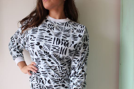 1980s Oversized Geometric Hipster Top. black whit… - image 3