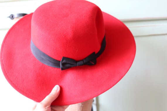 Vintage 1980s Red and Black Hat.....vintage hat. … - image 3