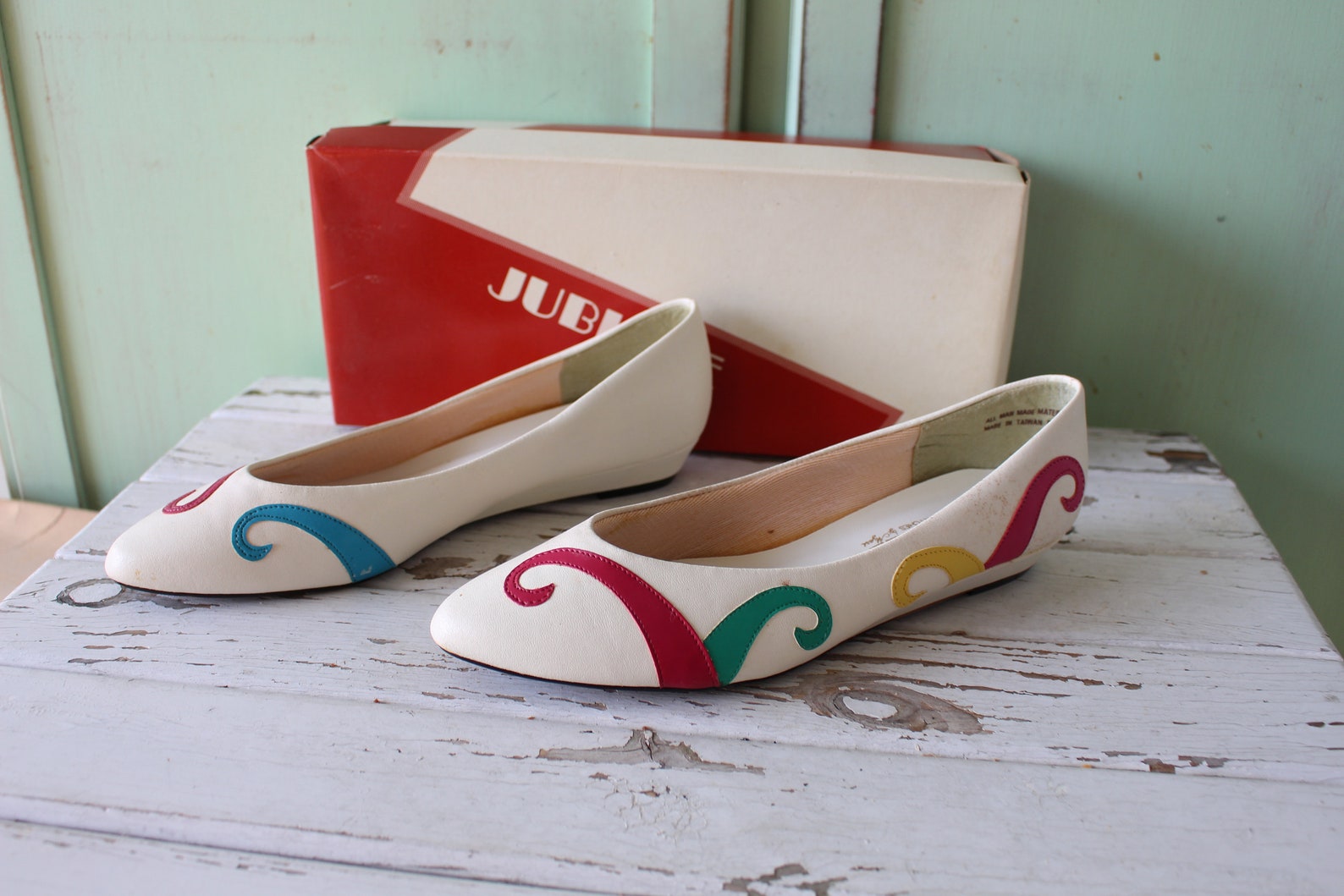 vintage rainbow flats...size 6.5 womens....ballet shoes. 80s flats. retro. jubilee urban. boho. hipster. fancy. pretty. mod. par