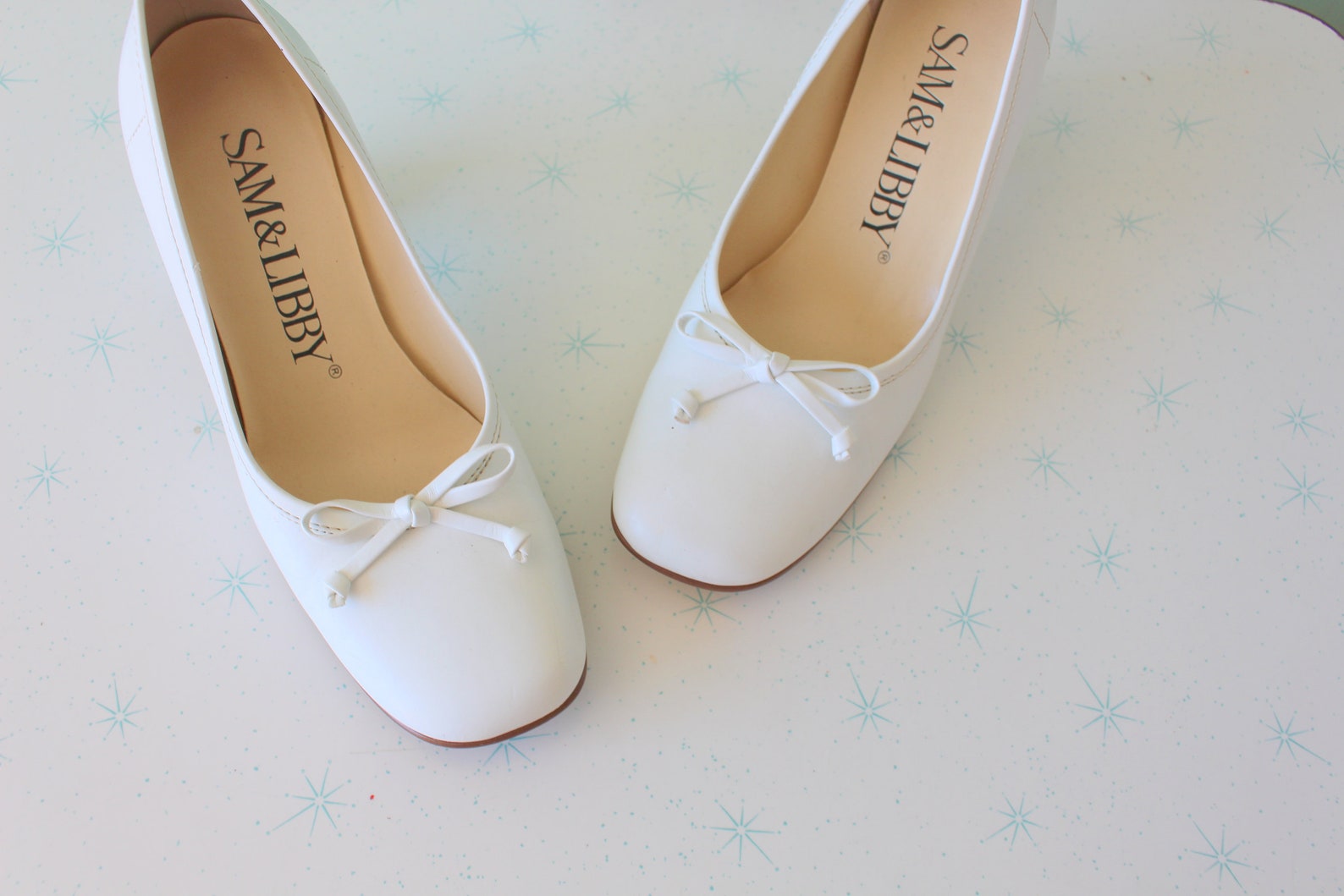 1980s sam and libby flats..size 6 womens..square toe. adorable. bow. retro. boho. leather heels. 1980s heels. ballet. shoes. des