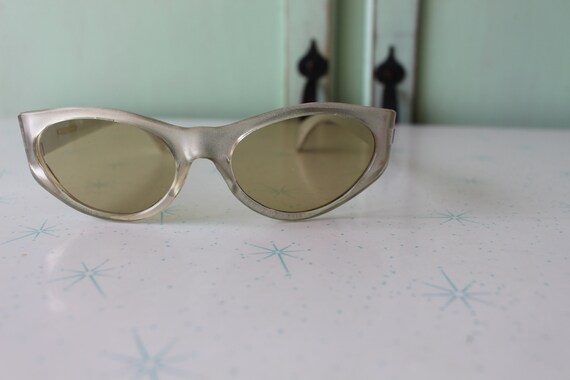 1950s 1960s Cat Eye Sunglasses...vintage eyewear.… - image 4