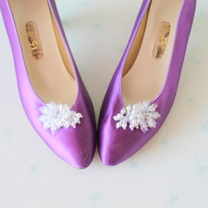 Vintage PURPLE SATIN Heels.size 6.5 womens.pumps. shoes. heels. wedding. glam. satin. dyeables. costume. designer. fancy. classics. 80s glam