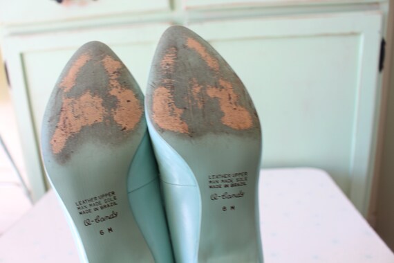 Vintage NINE WEST Leather Heels size 6 Women bright Blue. Pumps