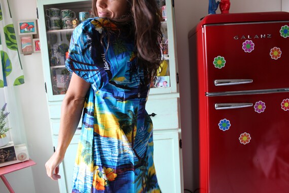 1960s Vintage HAWAIIAN Frock Dress...size small w… - image 5