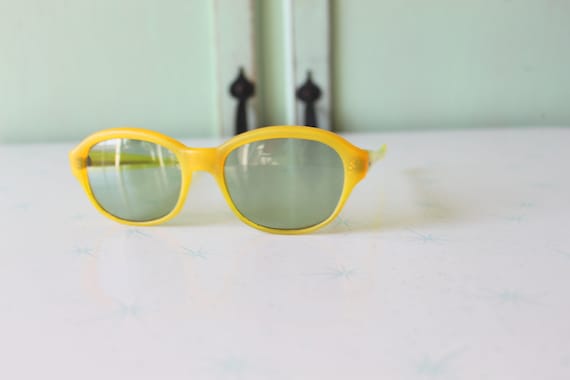 1950s 1960s MOD GIRL Sunglasses....groovy. france… - image 1