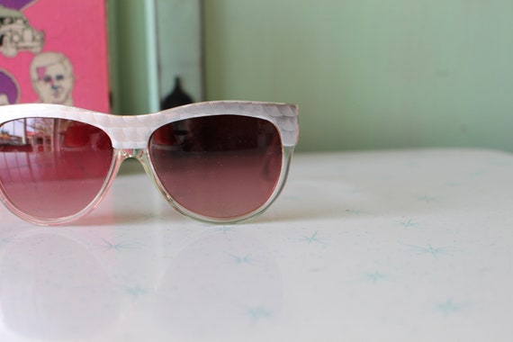 Vintage MOD Twiggy Sunglasses...rare. womens. jac… - image 4