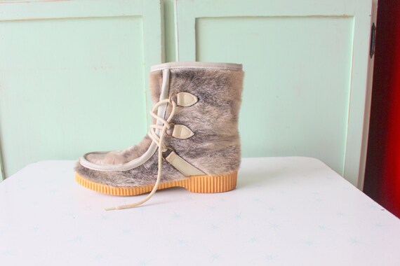 1970s FURRY BOOTS...size 7 womens....boots. shoes.