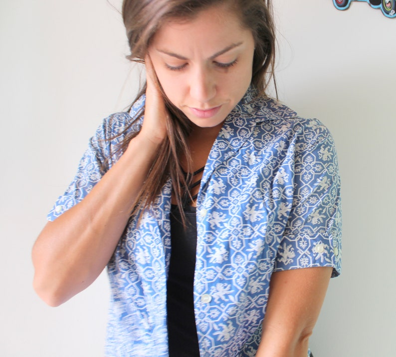 blouse Vintage Button Down Blouse..size small medium womens..crop button down ladies hipster. urban soho vintage blouse mad men mod