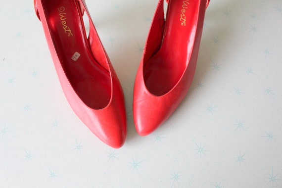 Vintage NINE WEST Leather Heels.....size 9 women..