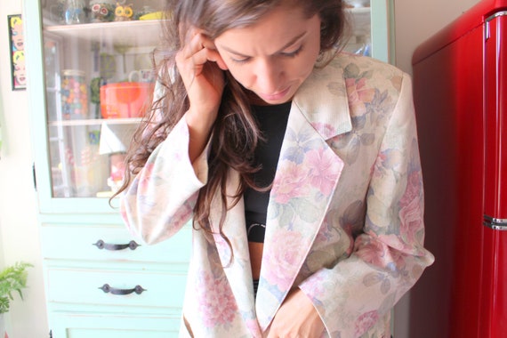 1980s Floral Blazer Jacket...size large. pink. col