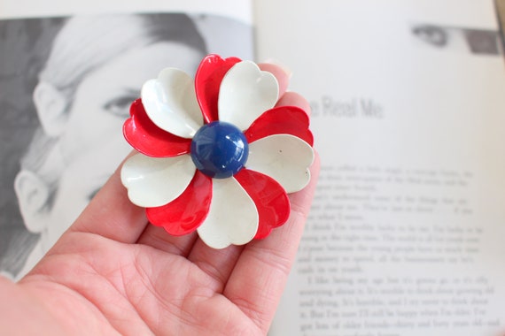 Vintage RED WHITE and BLUE Daisy Enamel Flower Br… - image 1