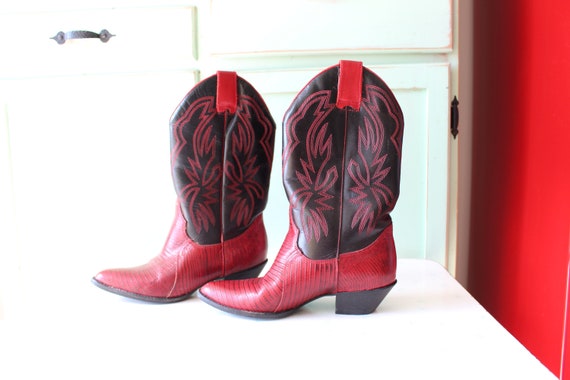 Vintage COWBOY Boots...size 6....texas. cranberry… - image 2